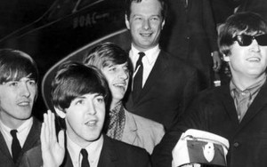 Bản hợp đồng khởi nghiệp của The Beatles đạt giá hơn nửa triệu USD